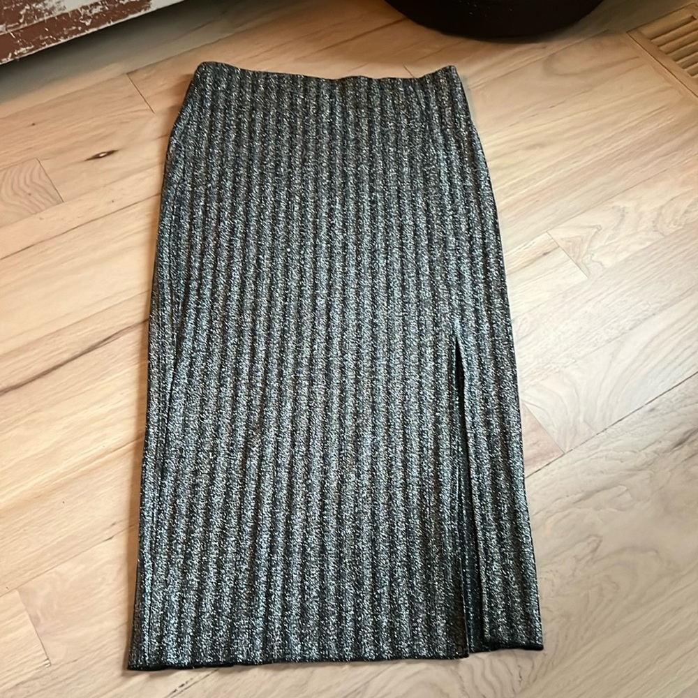 H&M sparkly black/silver metallic pencil skirt size small
